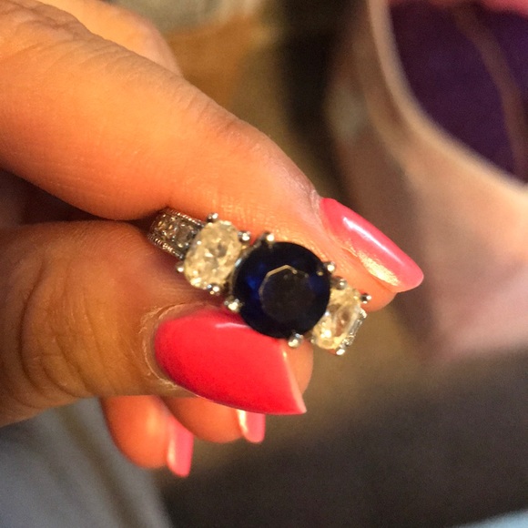 Three stone ring - Picture 3 of 5